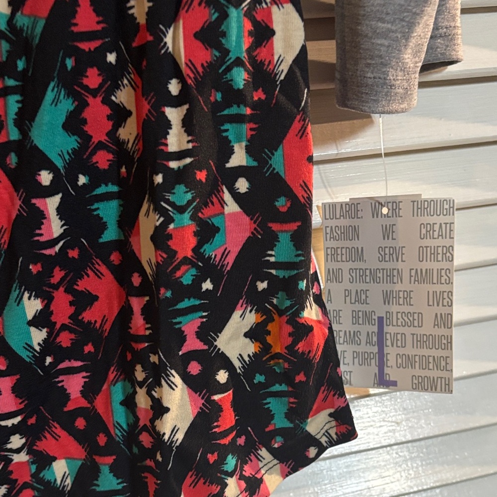 NWT Lula Roe Randy Colorful Geometric Pattern Raglan Shirt - Picture 4 of 5